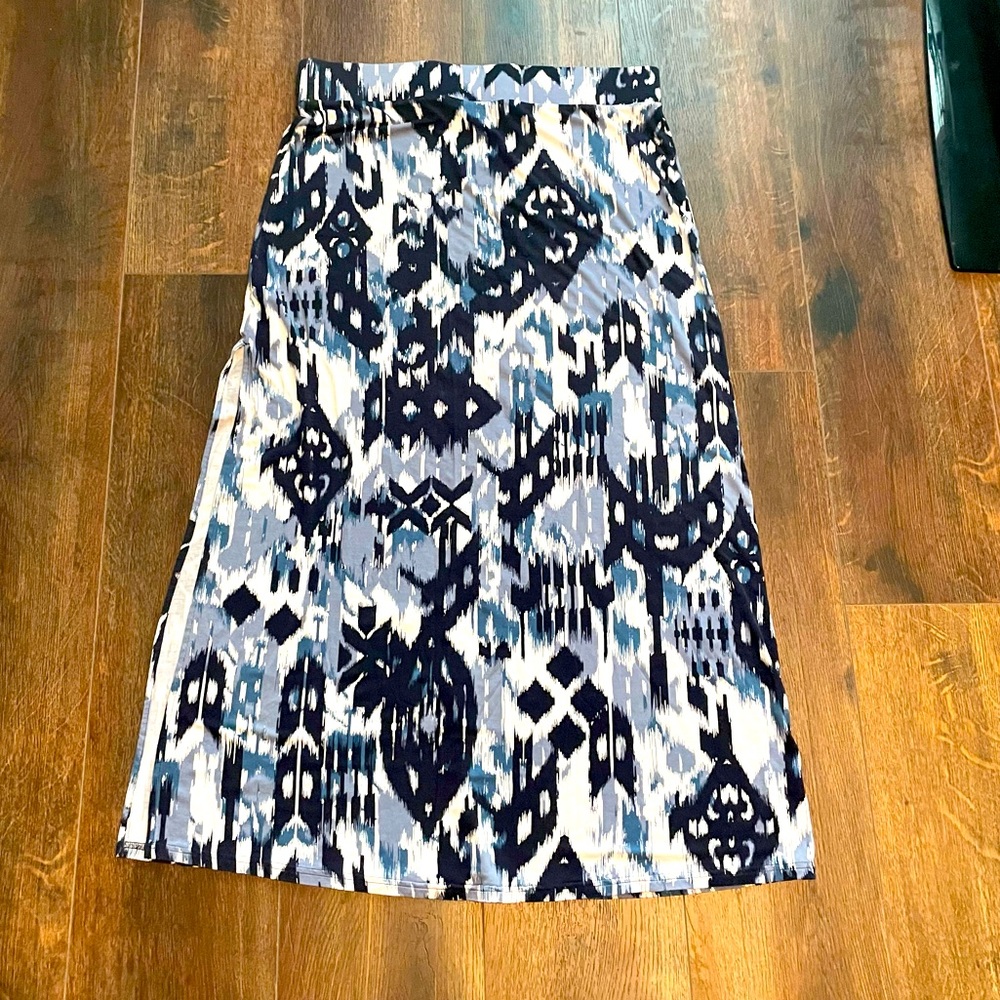 Banana Republic Blue and White Abstract Printed Maxi Skirt Size L.